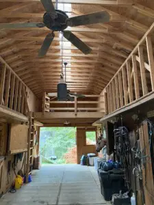 IMG 1225 well-maintained barn where it all began