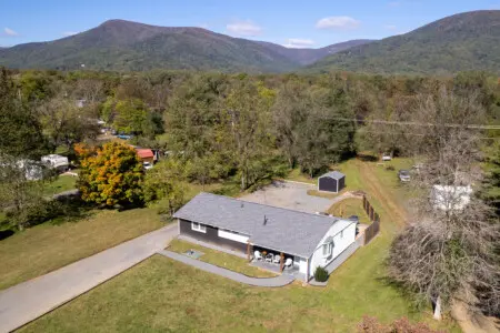 Carter's Cottage Near Wintergreen