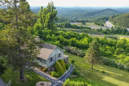 af4de4df fe99 40f2 b23d db68eae25848