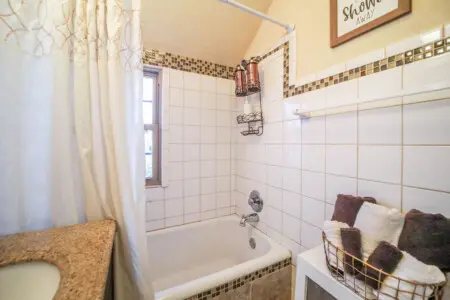 d19d073b 0604 40e8 8030 0dcb5e6227a0